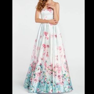 Long size 4 prom dress. Never worn! Beautiful!